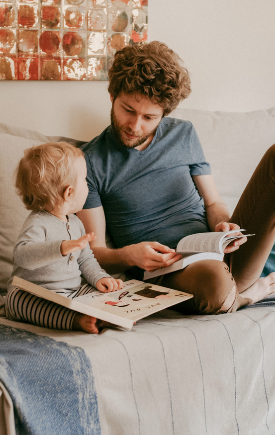 dad and baby reading books 